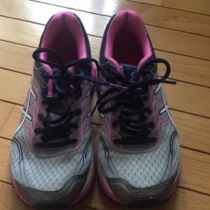 Asics GT 2000 sneakers- size 8 - studio shoe